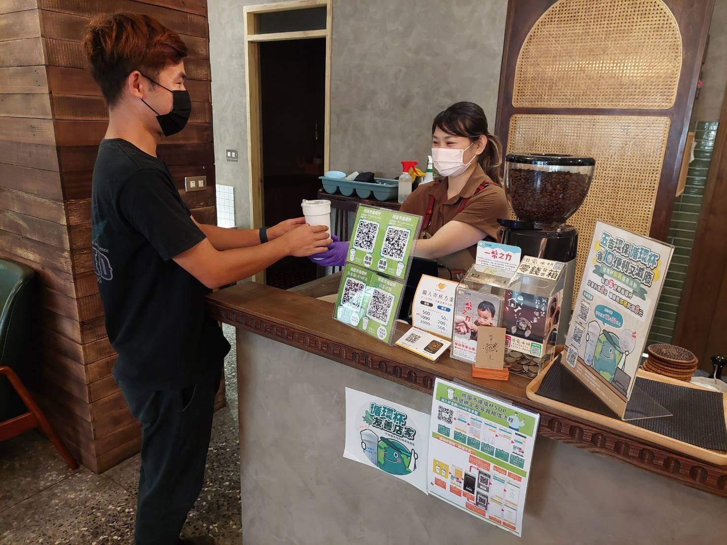 桃園飲料店7月1日起禁用塑膠杯 預計1年減少7,260萬個